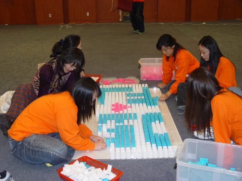 APEC 2005 KOREA 자원 봉사자 해단식 도미노 쌓기 2 사진 4